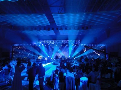 北京演藝設(shè)備一站式解決方案 專(zhuān)業(yè)音箱與舞臺(tái)租賃服務(wù)指南